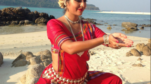 María Laura Valdez Usseglio : Exponente de Odissi, baile tradicional de la India. 